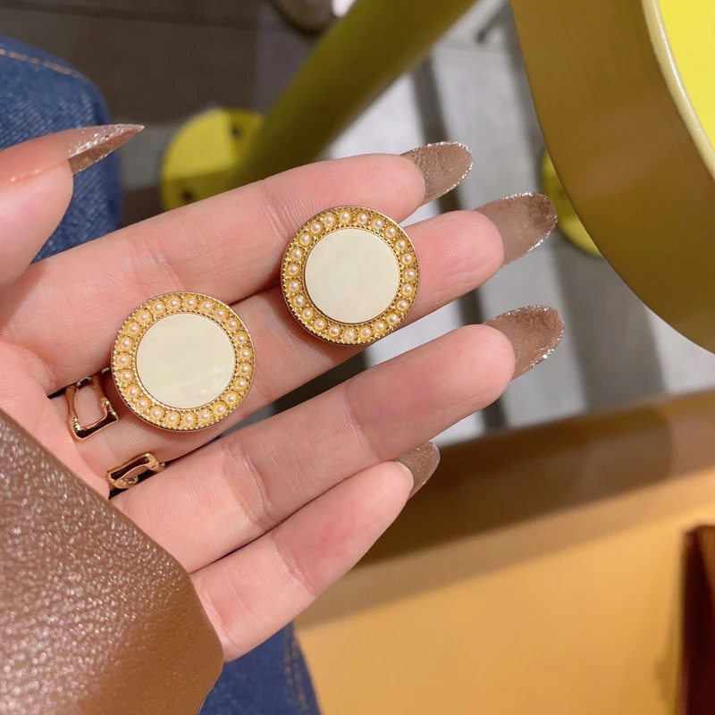 

S925 needle Modern Jewelry White Earrings Pretty Design Elegant Simulated Pearl Round Stud Earrings For Women Lady Party Gifts