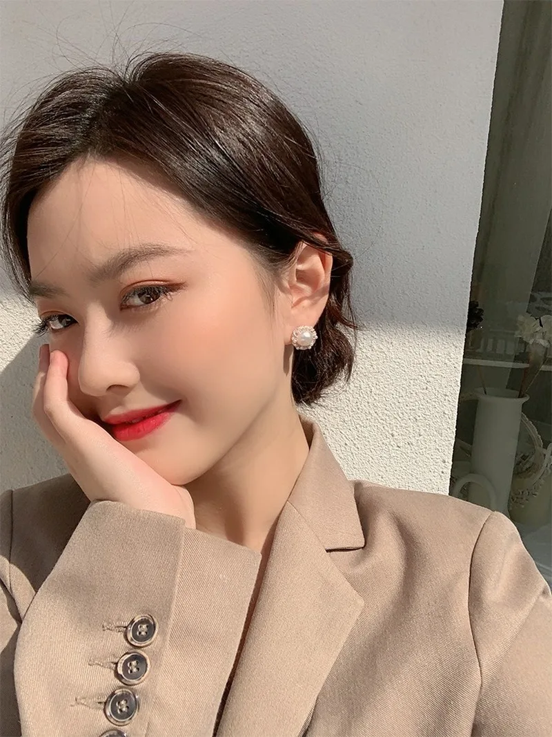

Graceful Pearl Ear Stud Korean Style Dongdaemun French Vintage Ear Stud Earrings