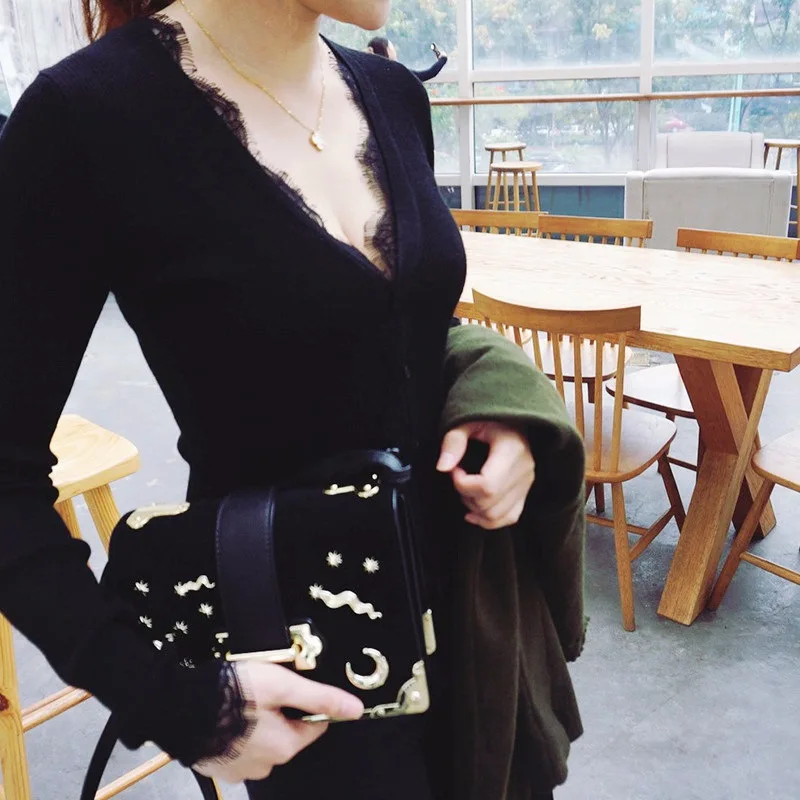 Кардиган женский вязаный черный с кружевной отделкой V-образным вырезом |