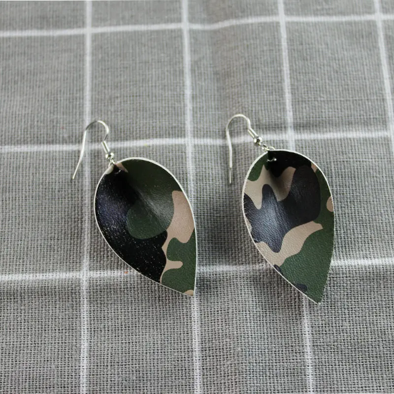 2-camouflage-green Модные Ретро леопардовые змеиные листья кожаные висячие серьги преувеличенные облака зебра-полоса Pendientes женские ювелирные изделия Oorbellen - Окраска металла: 2-camouflage-green