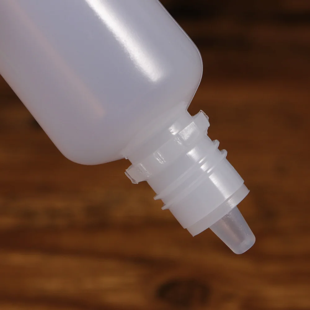 

30PCS 20ML Empty Eyedrops Bottle Squeezable Dropper Bottles Essential Oil Refillable Containers with Caps (Random Color)