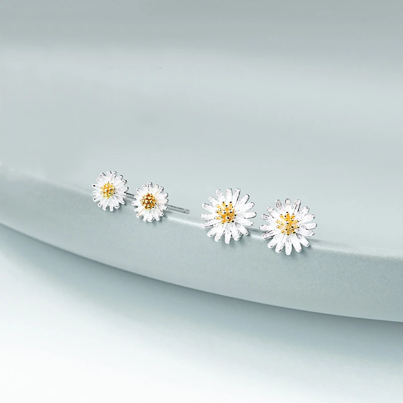 

VAE1 Daisy Stud Earrings Real 925 Sterling Silver Daisy Flower Two-tone Earrings Studs for Women Girls Simple Jewelry