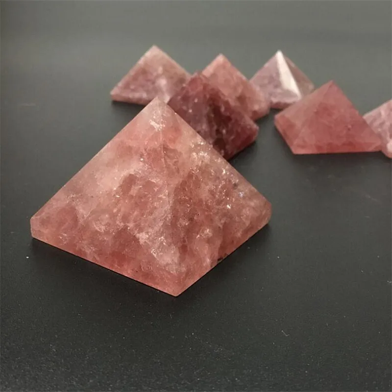 

4cm Natural crystal pyramid strawberry pyramid pyramid arranged pyramid