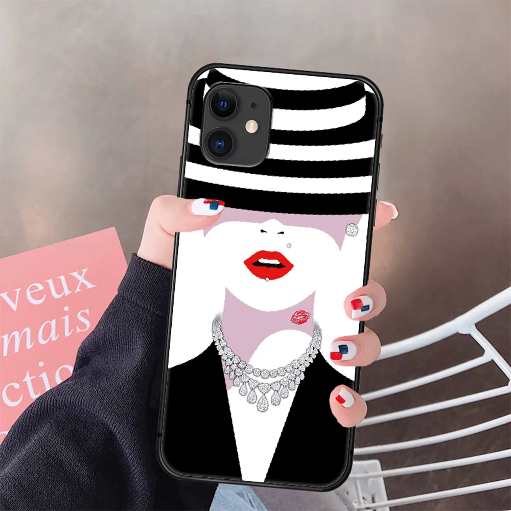 

Lady's VOGUE Journey Hoesjes Phone Case Cover Hull For IPhone 5 5s se 2 6 6s 7 8 12 Mini Plus X XS XR 11 PRO MAX black Cell Soft