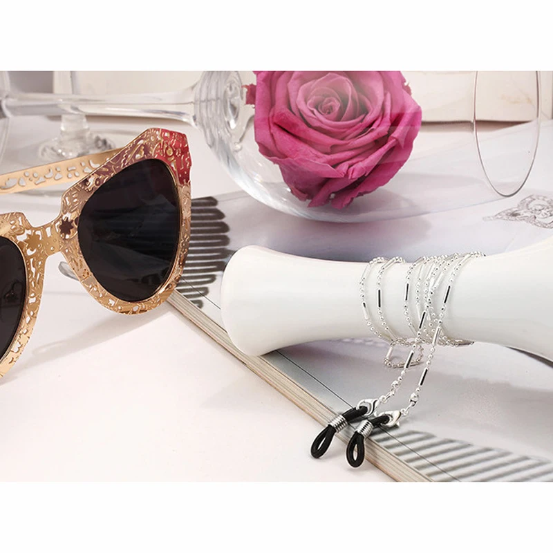 Цепочка для очков в минималистичном стиле шнурок с черными бусинами чтения