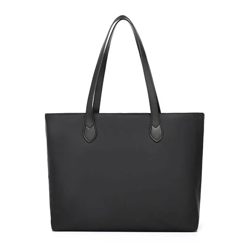 

Сумка-мессенджер на одно плечо с вышивкой