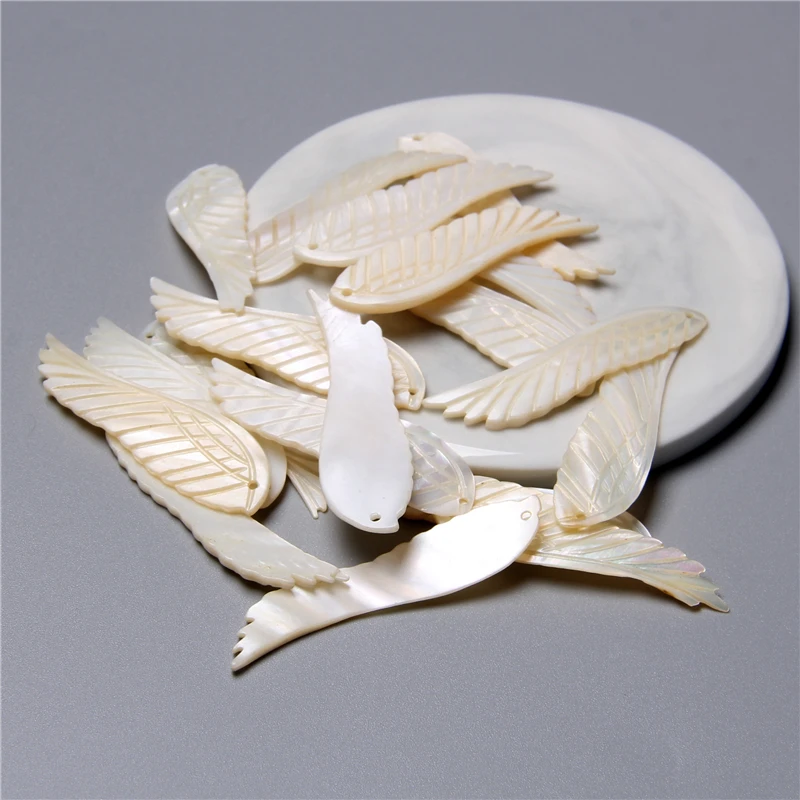 

2-5 Pcs 15*55 mm Mother Of Pearls Beige Shell Wings Pendant For Necklace Drilled Carved Shell Craft DIY Making Jewelry Earrings