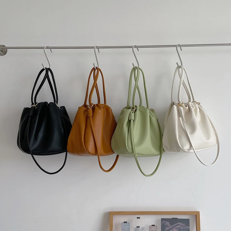Новинка 2021, женская сумка из искусственной кожи, женская сумка-мешок на шнурке, Молодежные роскошные сумки, японская дизайнерская сумка чер...