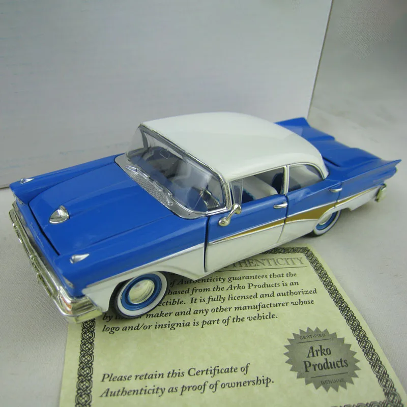 Автомодель игрушки Ford Galaxie500 Classic Car в масштабе 1:32 из сплава с оригинальной упаковкой.