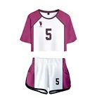 Женский спортивный костюм из двух предметов: футболка и шорты