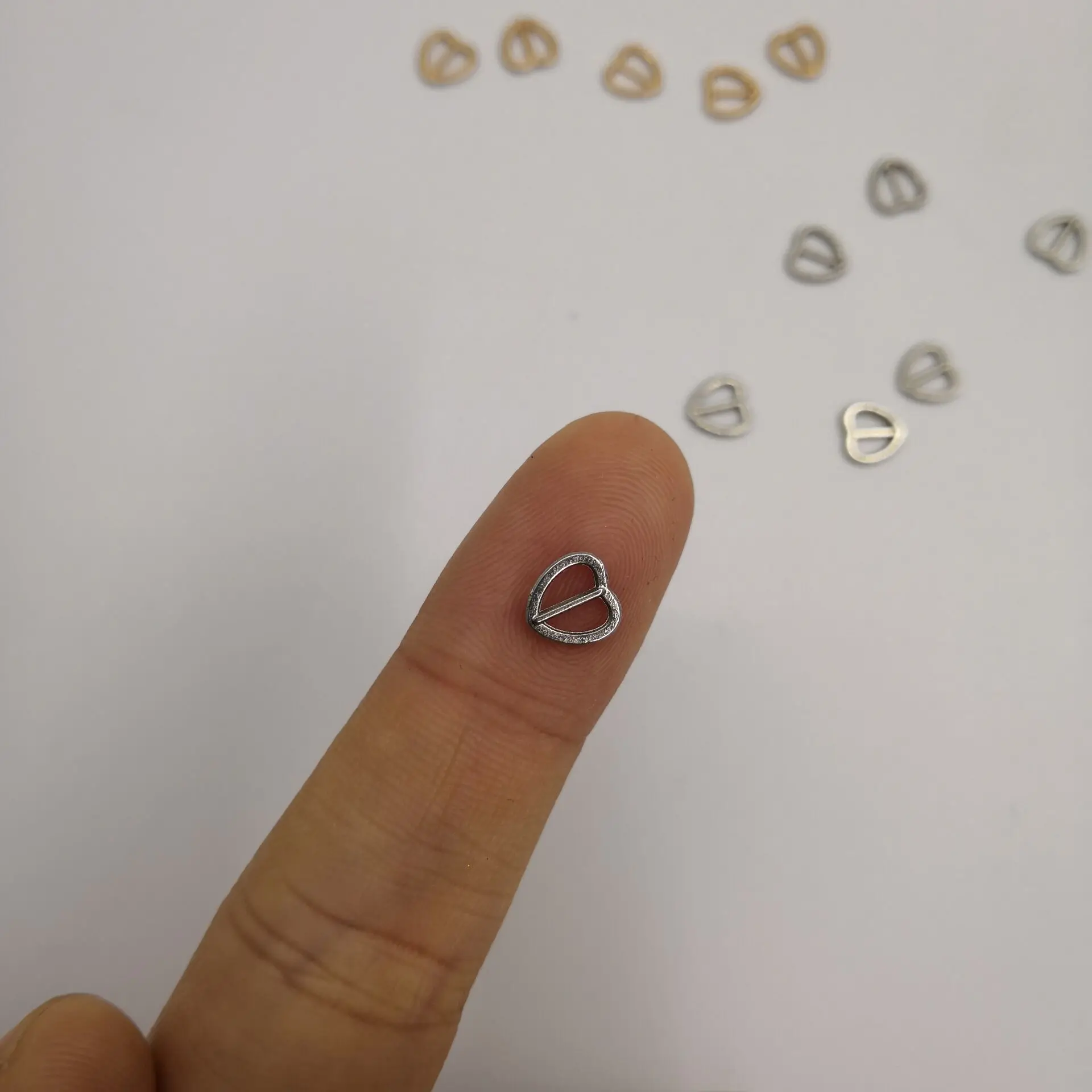 DIY кукольная одежда аксессуары BJD в форме сердца Мини Кнопка 7*7 ультра маленькая мини пряжка ремня обувь сумка Кнопка A0037F