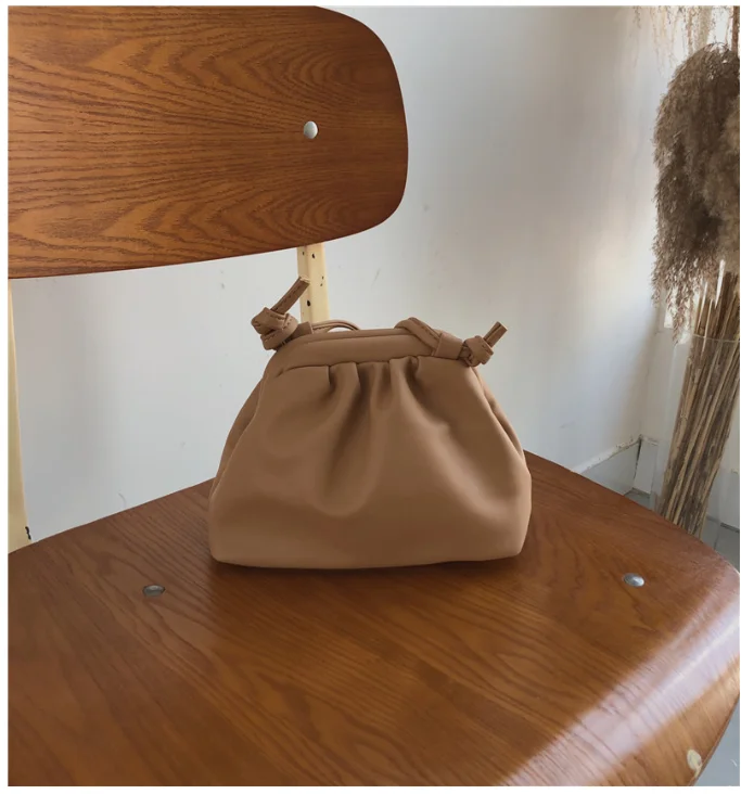 Женская маленькая сумка из искусственной кожи винтажная с зажимом женская