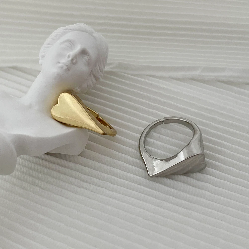 Monlansher Массивное геометрическое кольцо в форме сердца золотого и серебряного