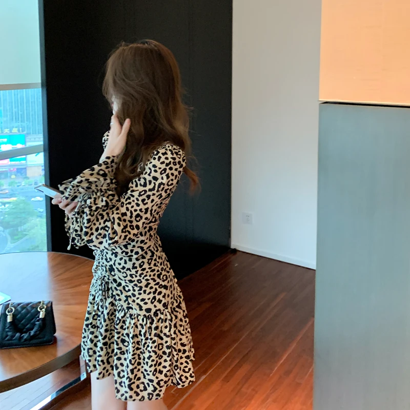 

2021 Spring New Floral Print Mini Dress Women Drawstring Leopard Sexy Short Dresses Korean Flare Long Sleeve V-neck robe femme
