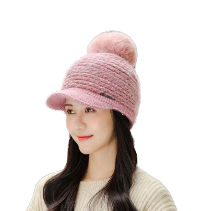 Женская зимняя вязаная шапка однотонная бархатная теплая в полоску из
