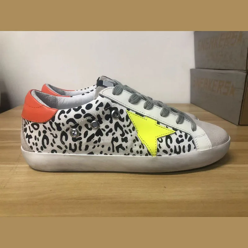 

Новинка 2021, обувь из первого слоя воловьей кожи с леопардовым принтом для родителей и детей, повседневная обувь для пар, нескользящая увелич...