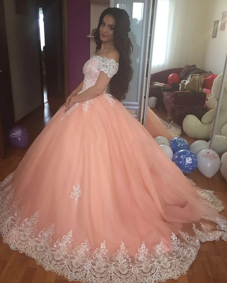 

Blush Pink Ball Gown Quinceanera Dresses Bateau Neck Short Sleeves Appliques Tulle Plus Size Sweet 16 Dresses Saudi Arabic Prom