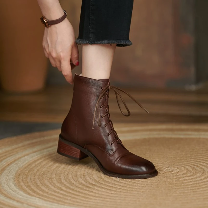 Zapatos de tacón grueso de cuero genuino para mujer, botas modernas de encaje sólido Retro, botines concisos de tacón, otoño e invierno, 2021