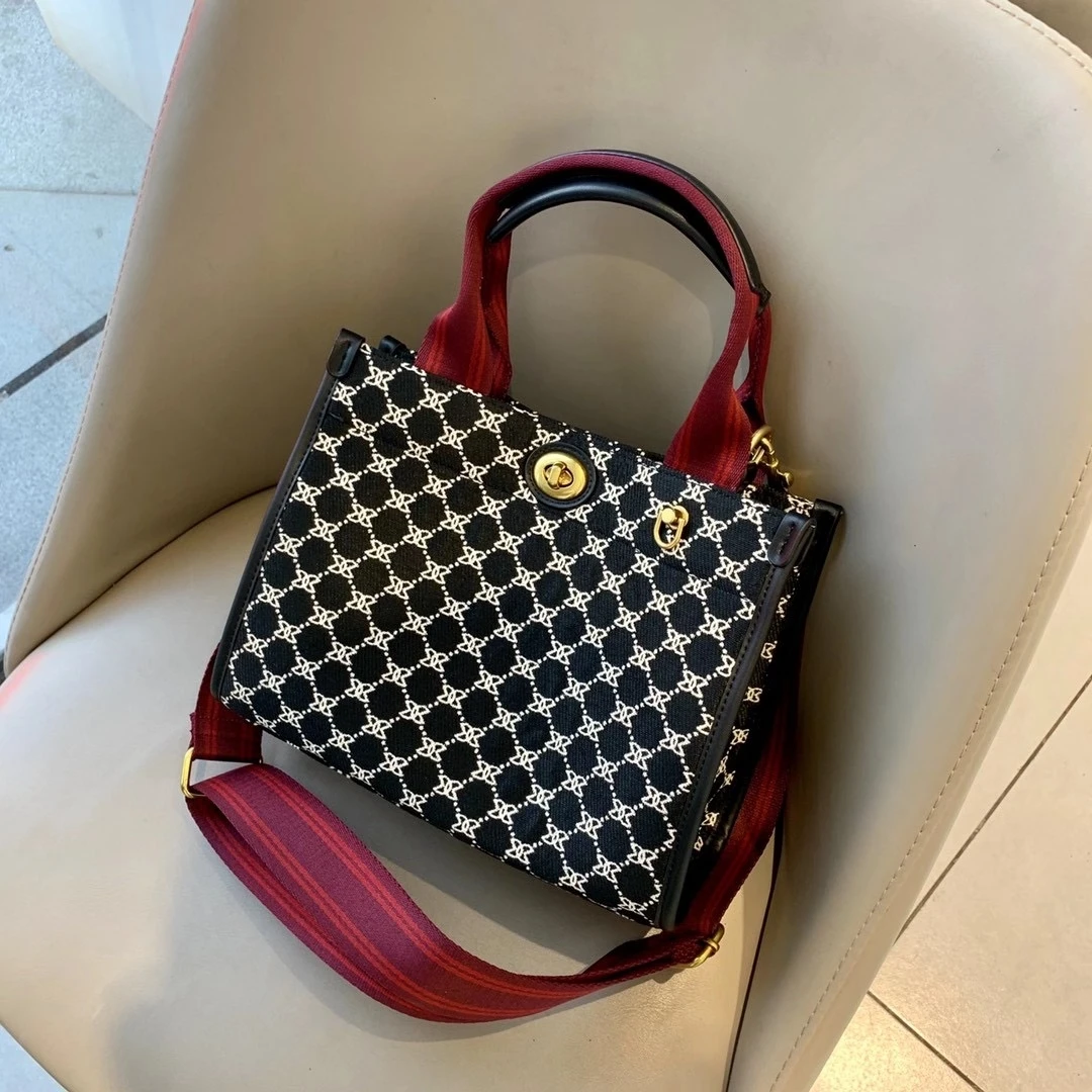 

Classic Trend Ladies One-shoulder Messenger Bag For Women Personality Big Buckle Crossbody Shoulder Handbag Large Shopping Bag