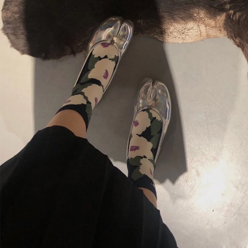 

Women Cartoon Combed Cotton Two Toe Socks Japanese Multicolor Jacquard Split Toe Socks Flowers Art Cute Middle Tube Sock