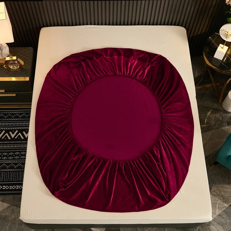 Однотонная простыня утолщенная натяжная из молочного бархата домашний зимний