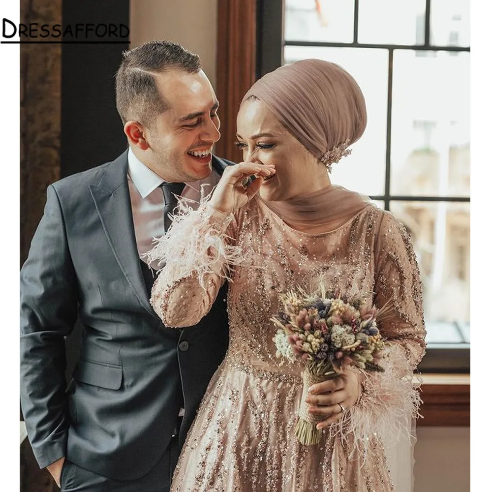

Luxury Beaded Feather Long Sleeve Evening Dress Dubai Kaftan Arabic Women Muslim Formal Party Gowns Gold Long Prom Dresses 2022