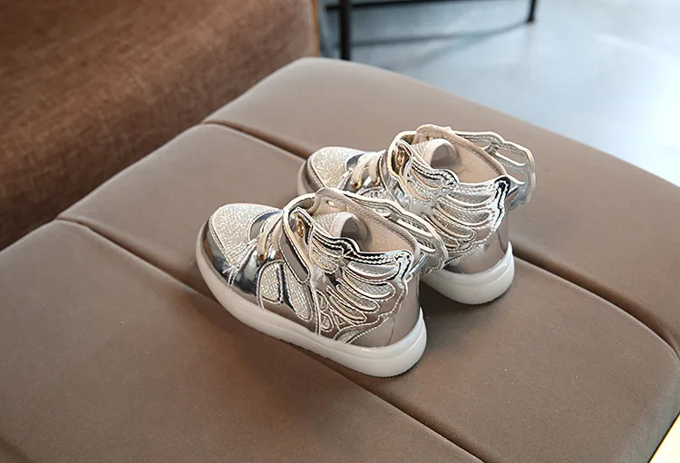 Luminous Sneakers Children Shoes for Boys Girls Led Shoes Kids Sport Flashing Lights Glowing Glitter Casual Baby Wing Flat Boots