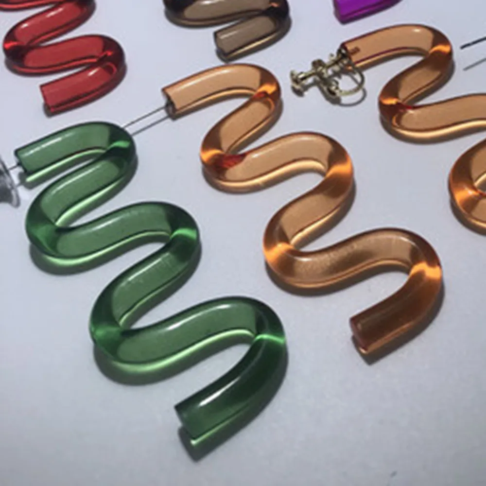 Fashion Transparent Acrylic Wavy Earrings Long Drop Earrings Jewelry for Women Colorful Resin Geometric Tassel Dangle Earrings