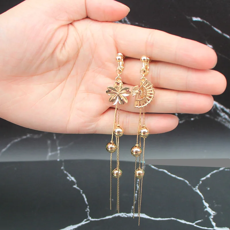 Женские серьги-клипсы золотая металлическая Длинная цепочка вишневый цветок