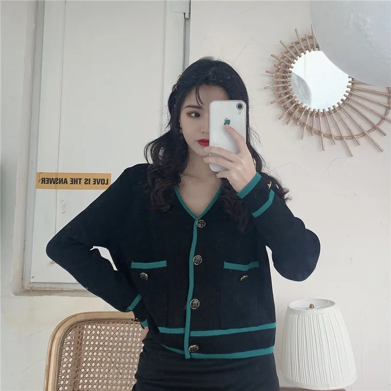 

2021 Spring Women'S Sweater Cardigan Jacket Retro Exquisite Functional Button V-Neck Color Block Knit Korean Version