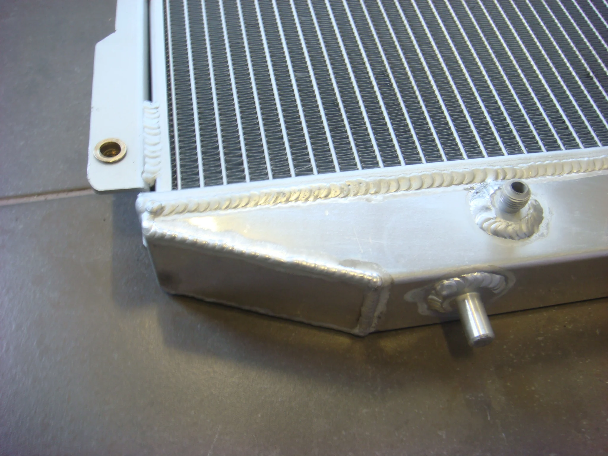 Алюминиевый радиатор для MITSUBISHI MAGNA Verada TM TN TP1984-1991 AT 1985 1986 1987 1988 1989 1990