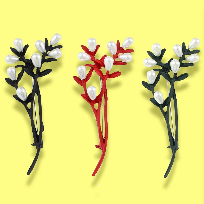 Женская рождественская брошь с зелеными ветками листьями и натуральным жемчугом