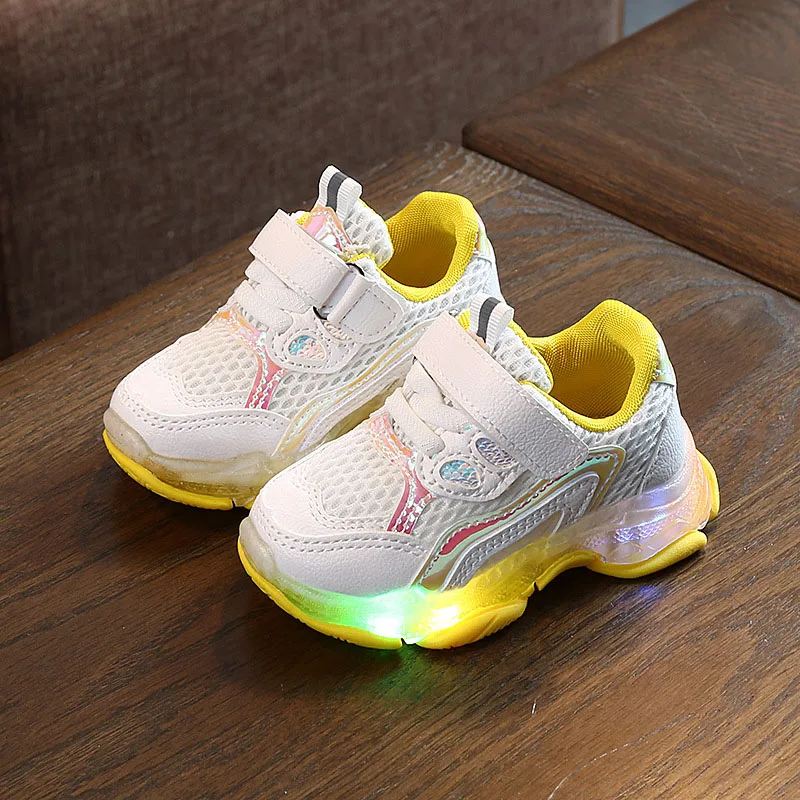 

Детская спортивная обувь, весенние светящиеся Модные дышащие детские сетчатые кроссовки для мальчиков и девочек, Нескользящие кроссовки светильник Кими беговыми ботинками