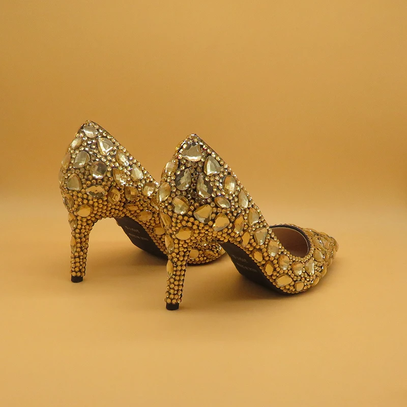 Свадебные туфли цвета шампанского с острым носком и сумочкой в комплекте женские