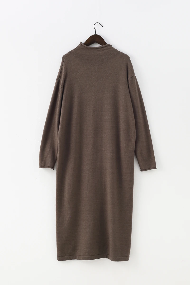 Женское трикотажное платье миди с длинным рукавом высоким воротником и