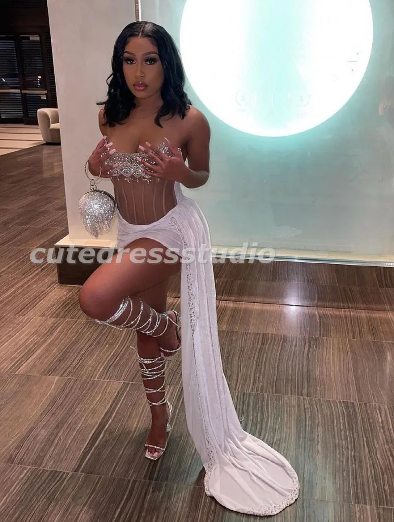 

Sexy White Short Prom Dresses Strapless Beading Crystal Corset Mini Cocktail Gowns With Train African Girls Homecoming Dress