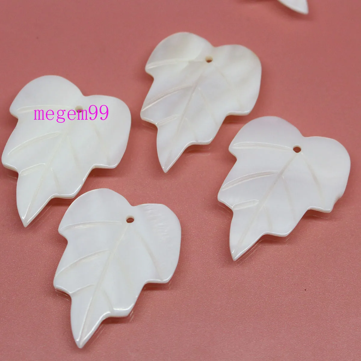 Бусины Из Белого перламутра в форме листа 22 х30 мм 10 шт. |