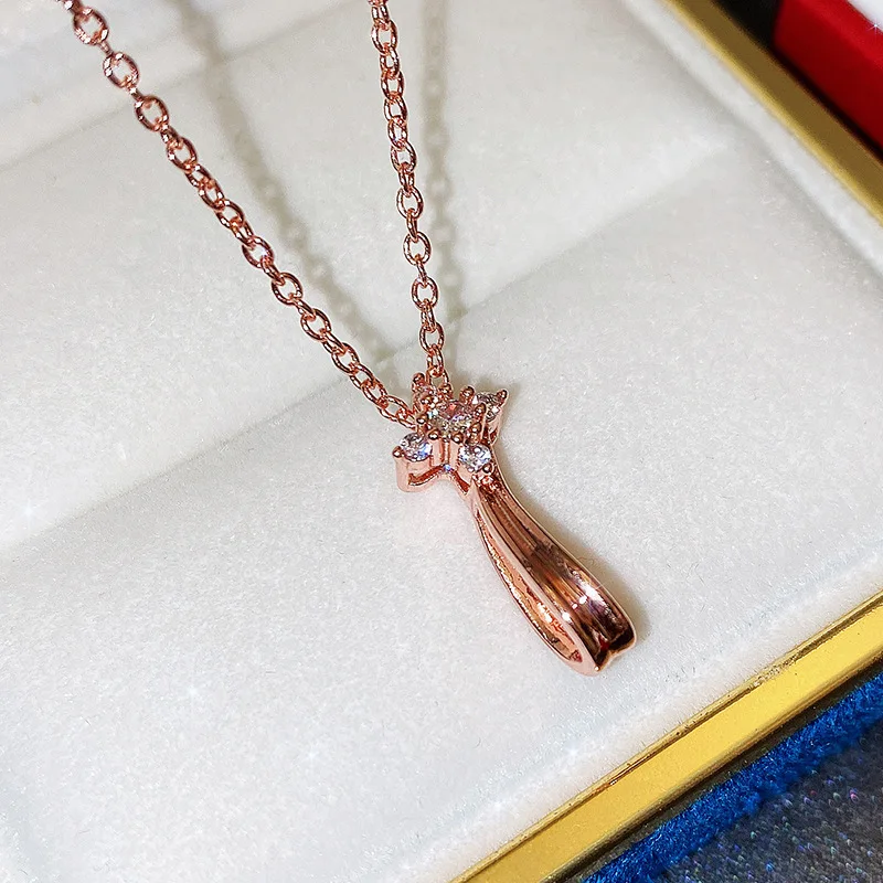 

Simple and elegant flower and flower necklace, temperament star zircon clavicle chain, personalized item decoration