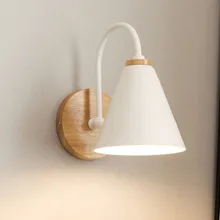 Lámpara de pared de hierro y madera para dormitorio, candelabro moderno de estilo nórdico sólido, accesorio de iluminación para decoración de pared, sala de estar y pasillo