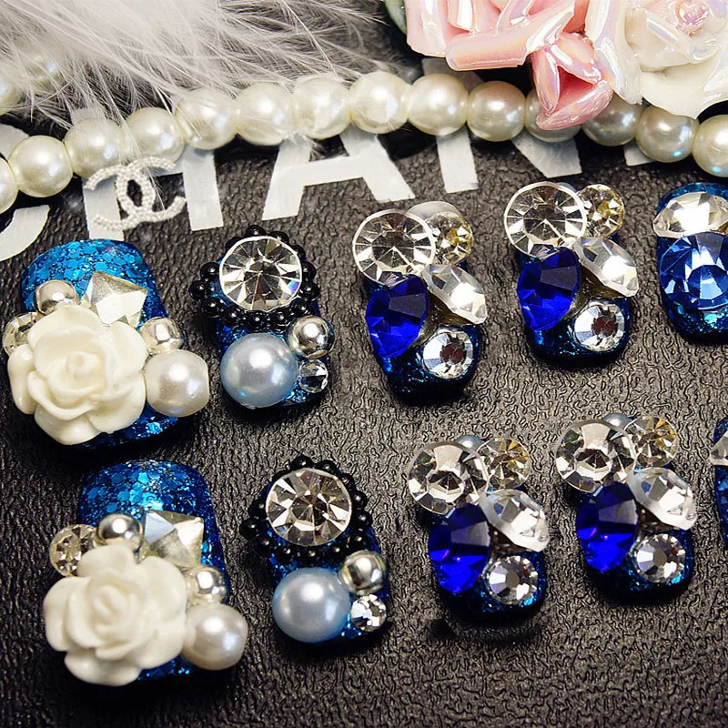 

1 Box Rhinestone Rose Flower Design Black and White DIY Petal Emboss Sculpture Nail Art Nail Accessories for Make Up Beauty