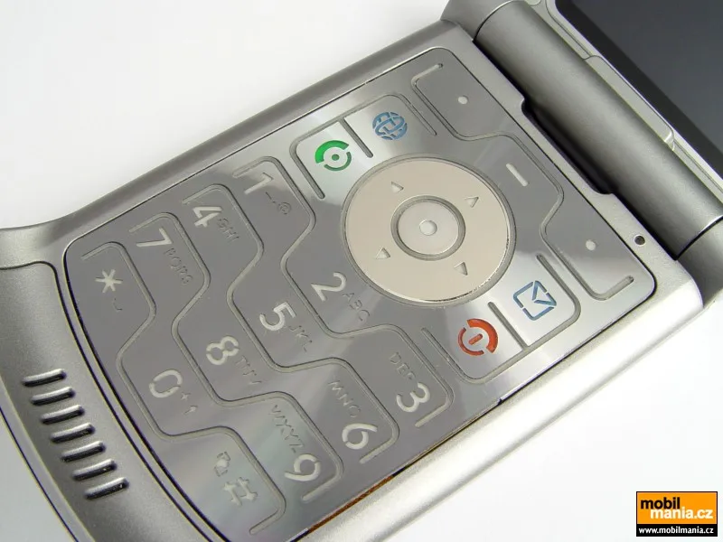 original unlocked motorola razr v3 mobile phone 2g gsm flip cellphone free shipping free global shipping