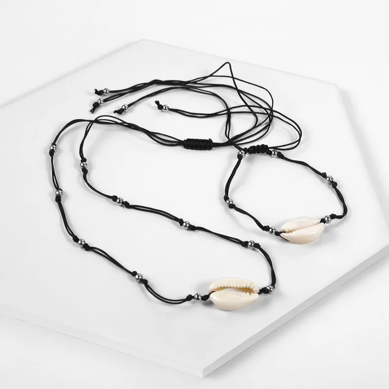 Колье ручной работы в богемном стиле из бисера и натуральной морской раковины