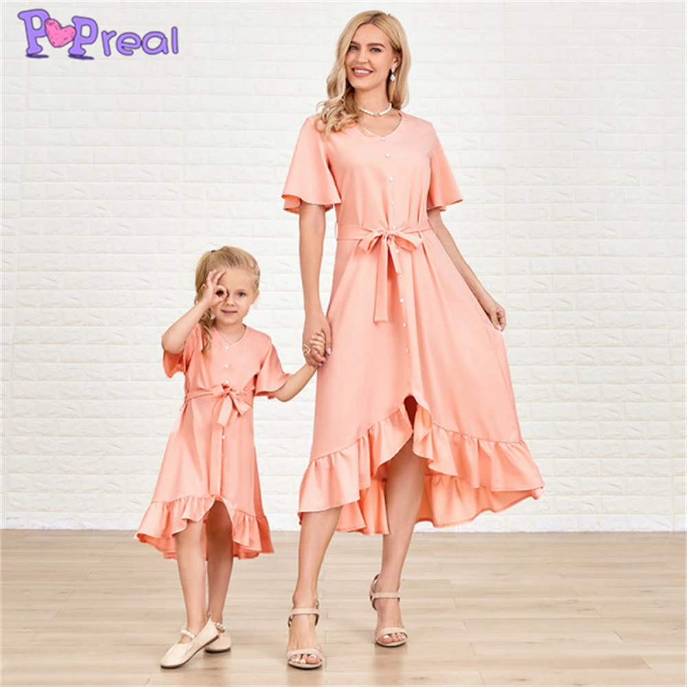 

PopReal летнее модное платье для мамы и детей с коротким рукавом и стандартным подолом одинаковые наряды для всей семьи платье для мамы и дочки ...