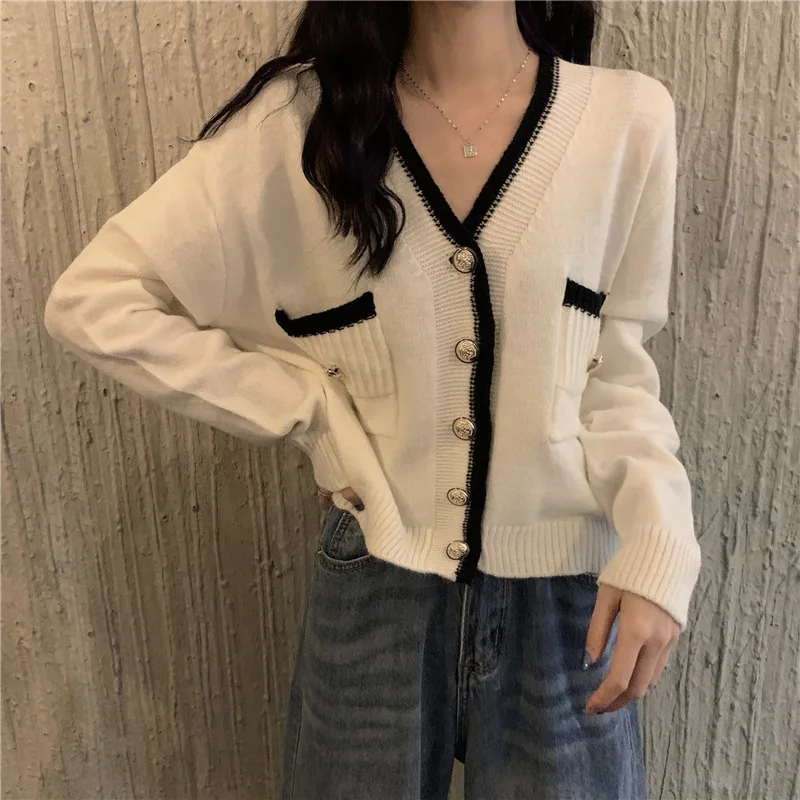 

Женский трикотажный кардиган оверсайз с V-образным вырезом