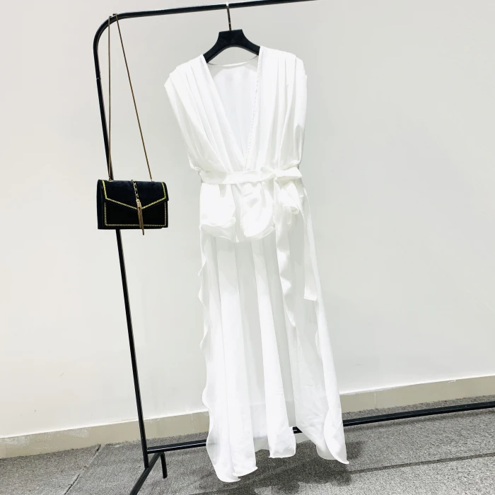 Женская шифоновая блузка без рукавов асимметричная средней длины с v образным