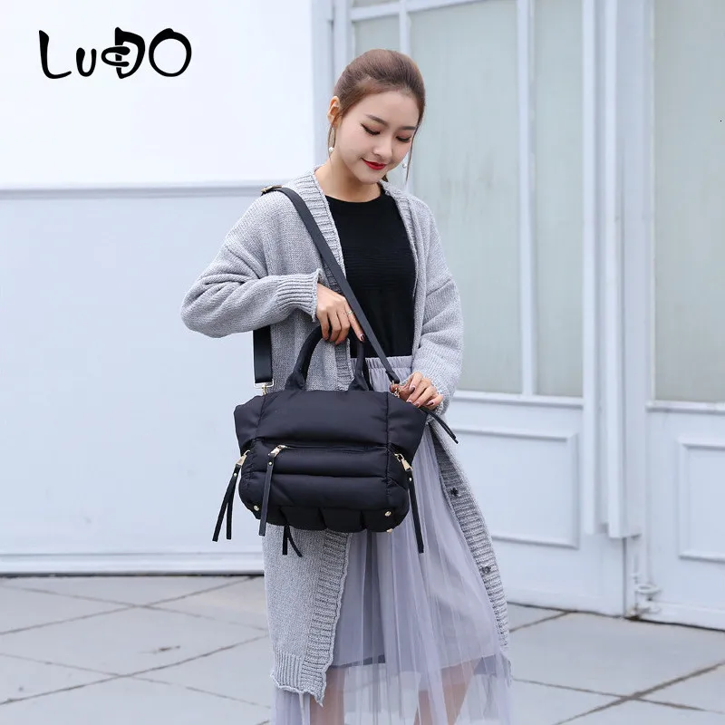 Winter Space Bale Handbags Woman Cotton Totes Bag Down Feather Padded Ladies Feather Soft Women Shoulder Bag Bolsos Mujer