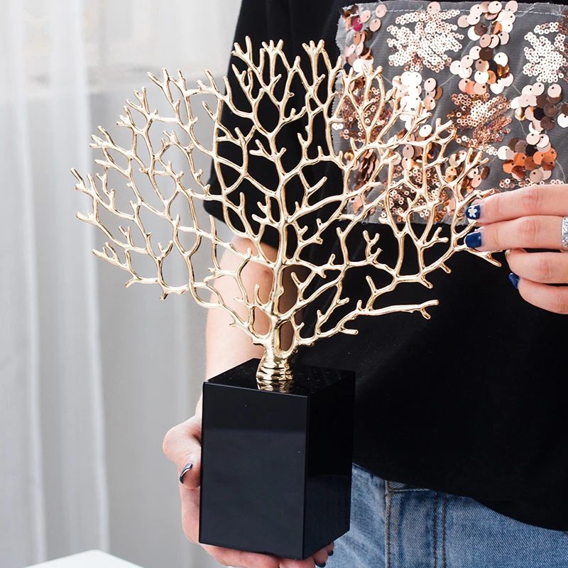 Современная креативная абстрактная золотая металлическая статуя одуванчика