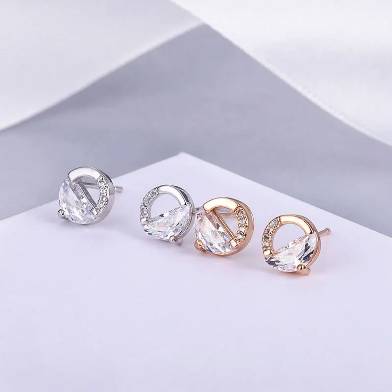 Женские маленькие серьги гвоздики MAIKALE круглые золотистые с кубическим