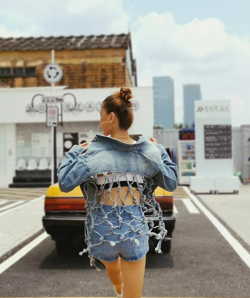 Пикантная джинсовая куртка с открытой спиной женское модное Трендовое пальто