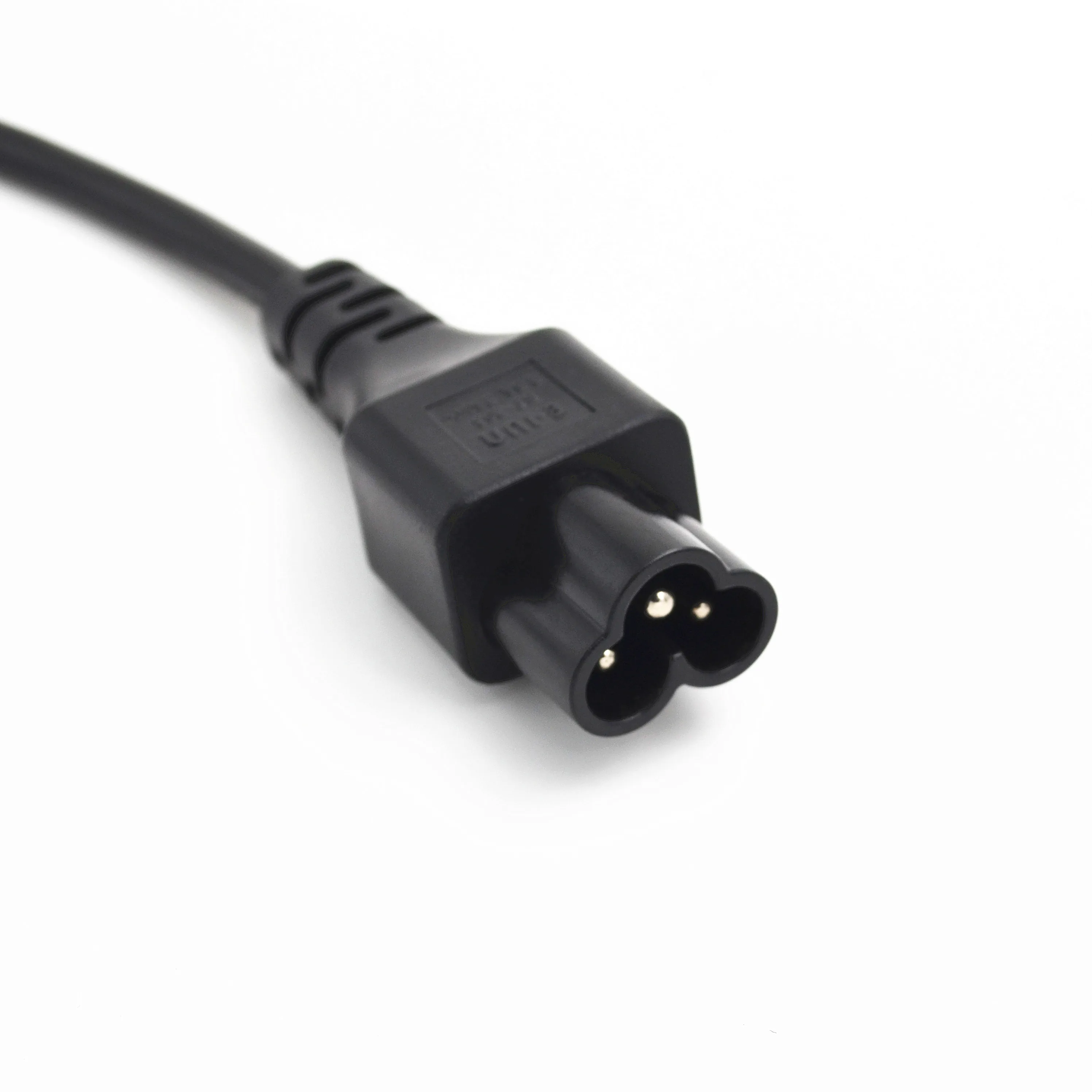 Удлинительный кабель с 3-контактным штекером на гнездо кабель-удлинитель IEC 320 C5